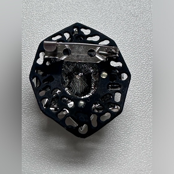 Clear Crystal Pin/Brooch - Picture 3 of 6